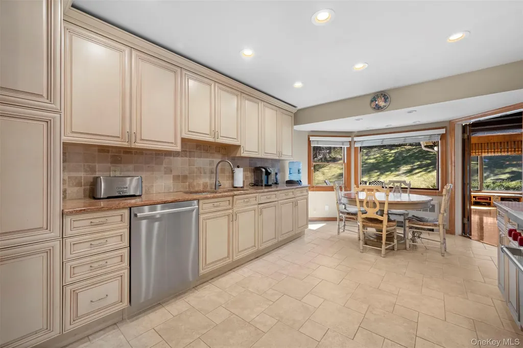 22 Ravine Road Great Neck NY 11023