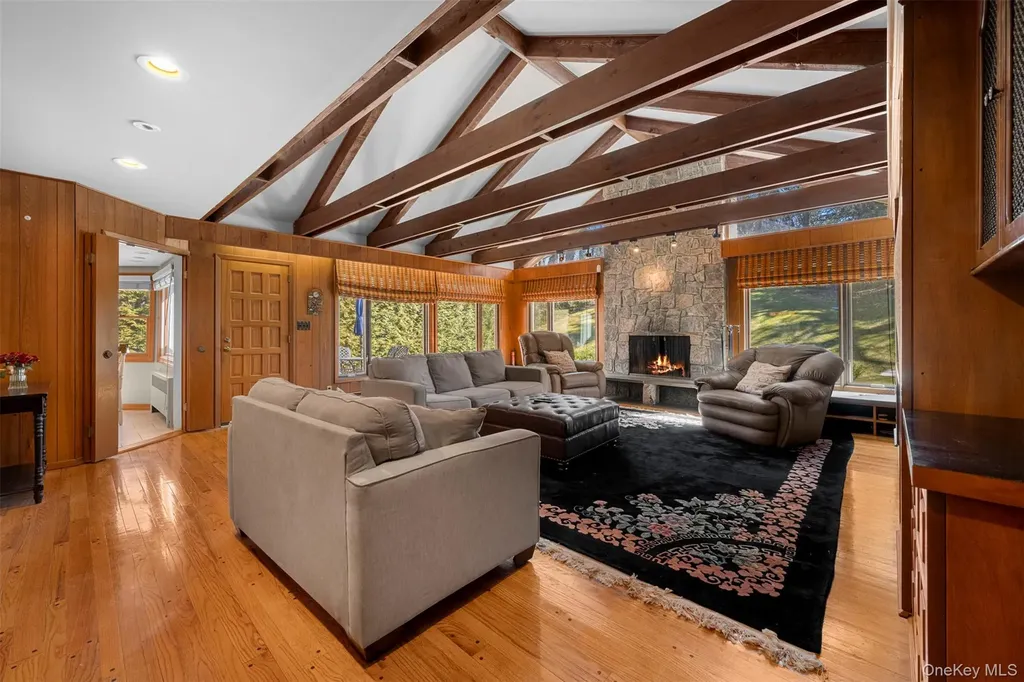 22 Ravine Road Great Neck NY 11023