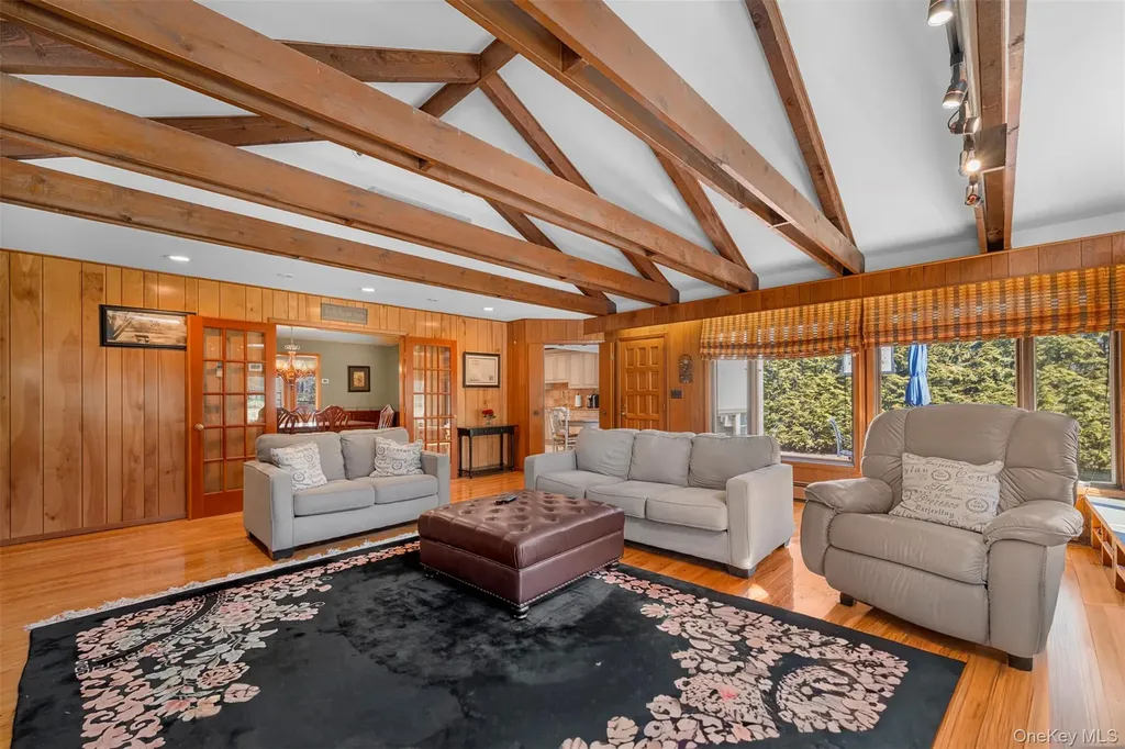 22 Ravine Road Great Neck NY 11023