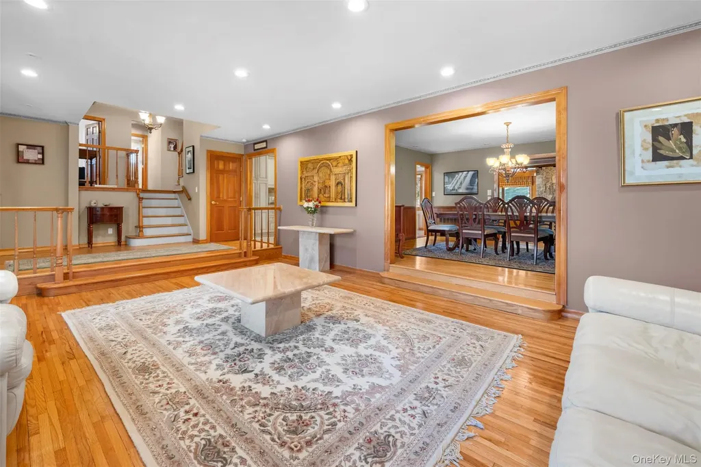 22 Ravine Road Great Neck NY 11023