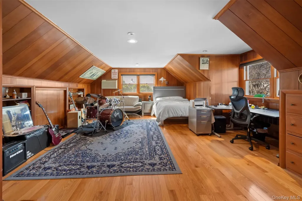 22 Ravine Road Great Neck NY 11023