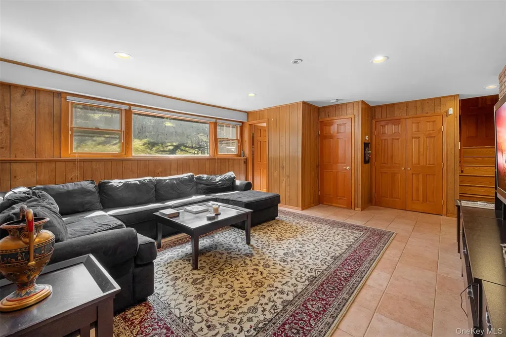 22 Ravine Road Great Neck NY 11023