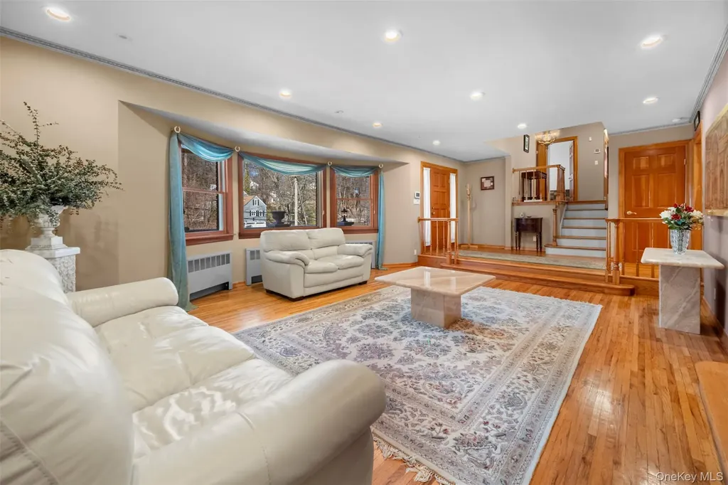22 Ravine Road Great Neck NY 11023