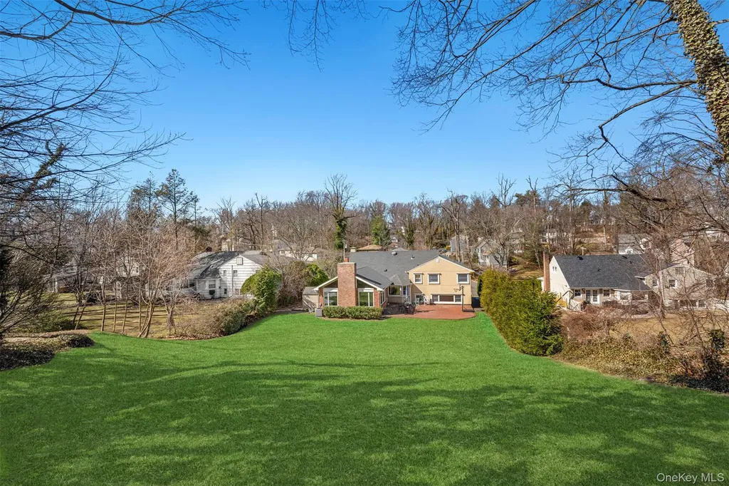 22 Ravine Road Great Neck NY 11023