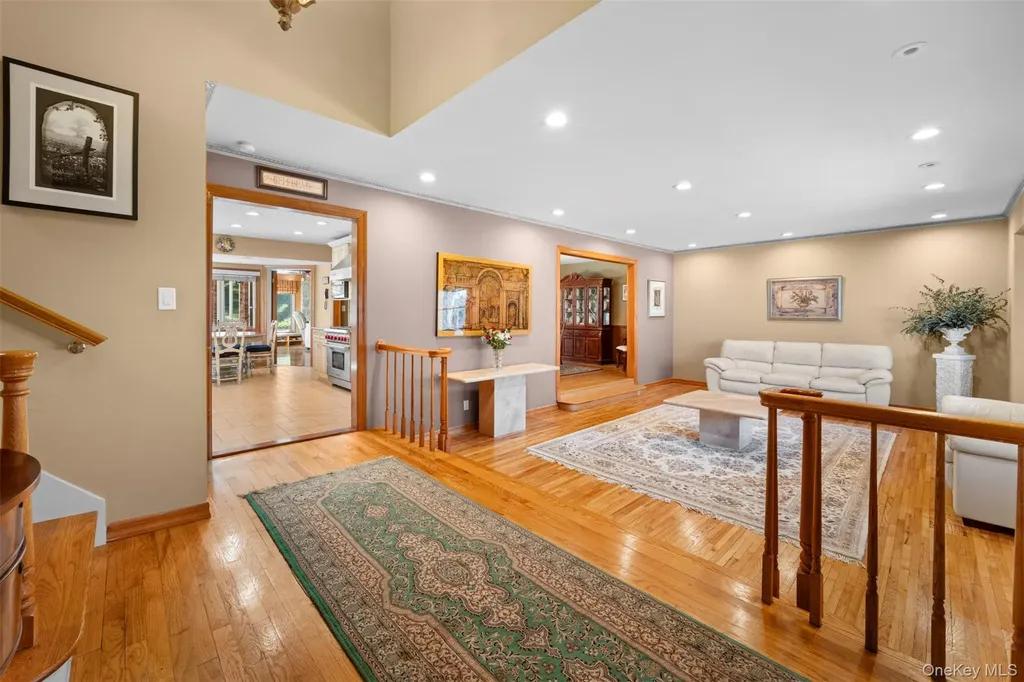 22 Ravine Road Great Neck NY 11023