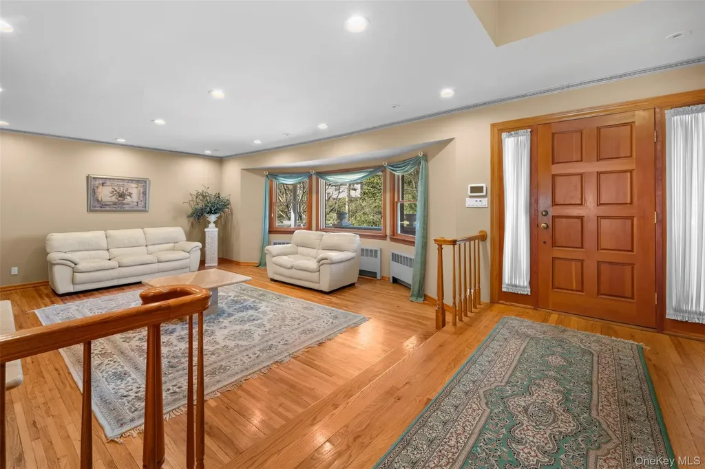 22 Ravine Road Great Neck NY 11023