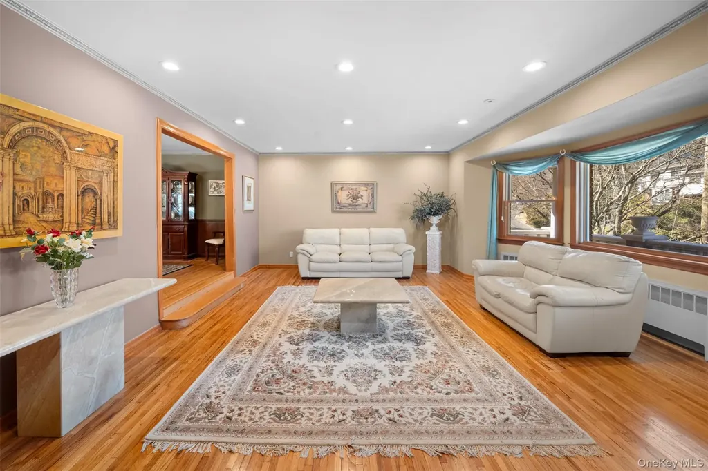 22 Ravine Road Great Neck NY 11023