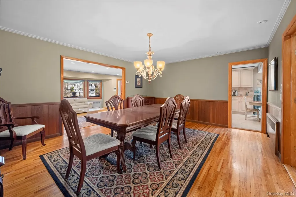 22 Ravine Road Great Neck NY 11023