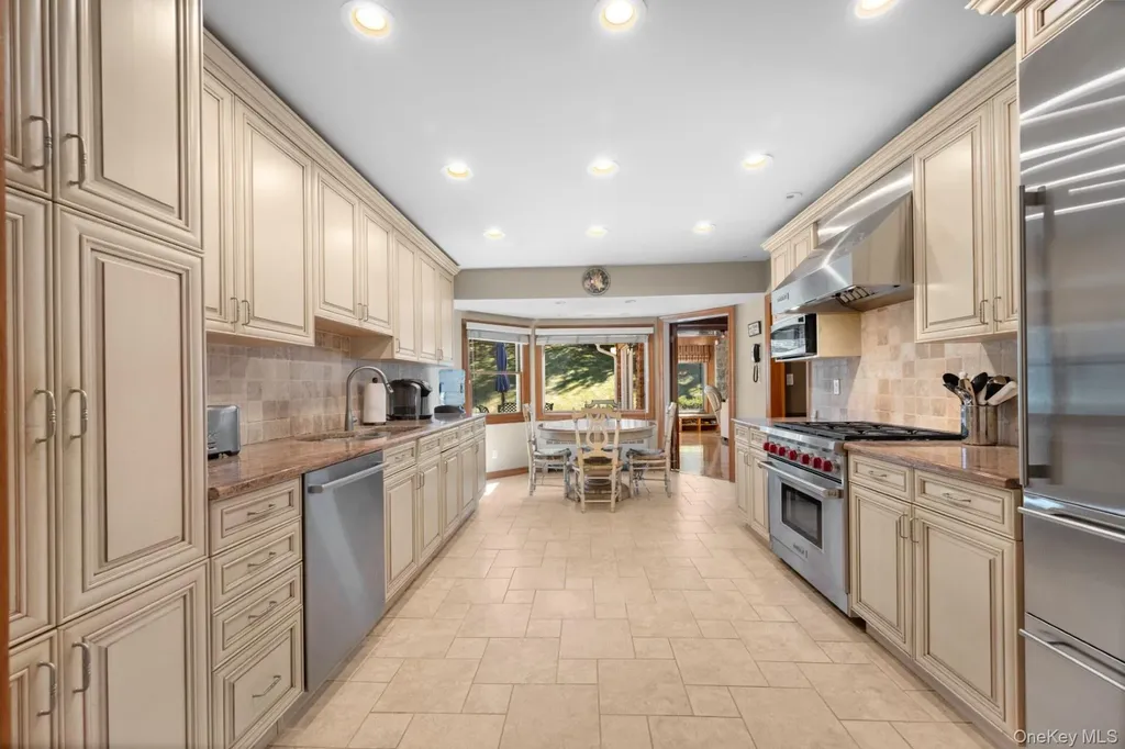 22 Ravine Road Great Neck NY 11023