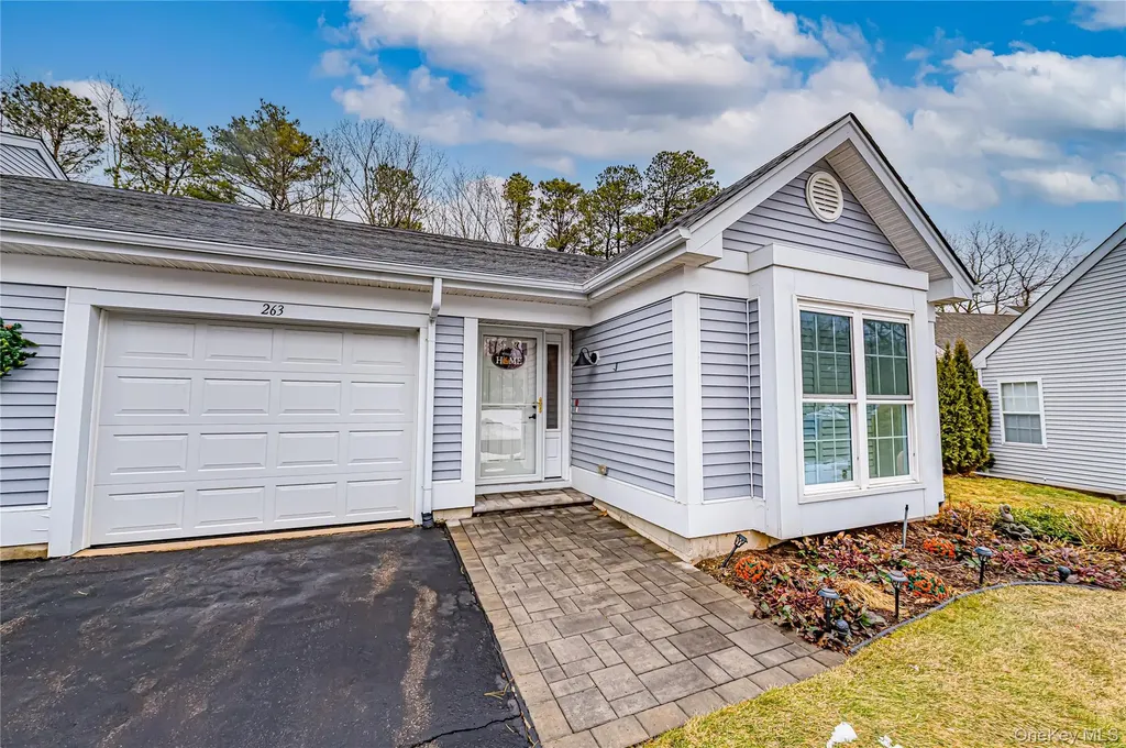 263 Glen Drive Ridge NY 11961