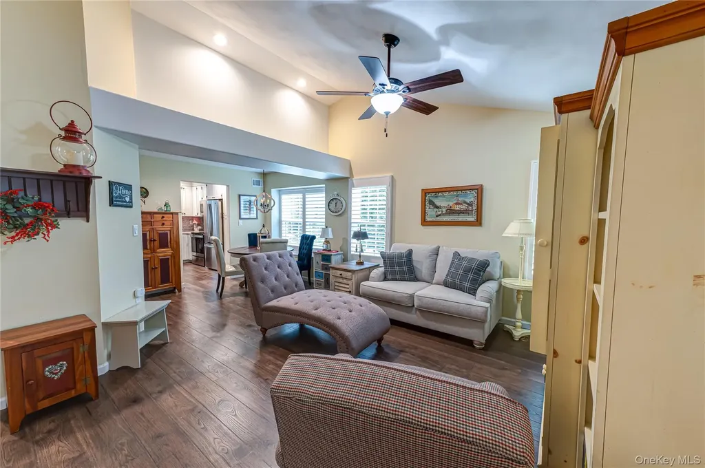 263 Glen Drive Ridge NY 11961