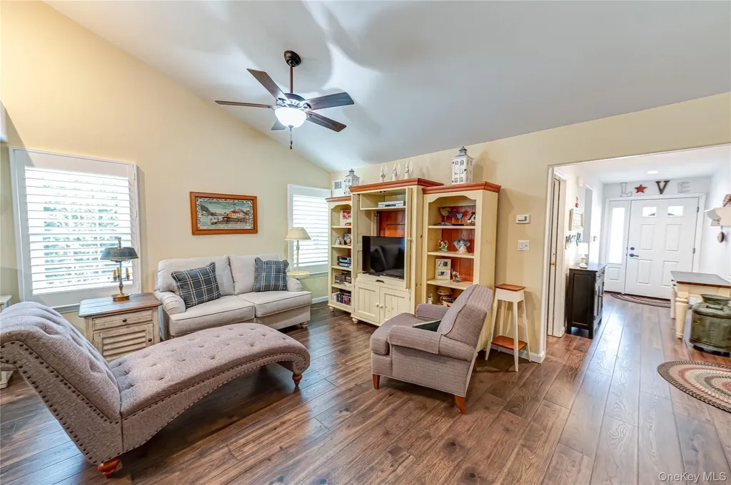 263 Glen Drive Ridge NY 11961