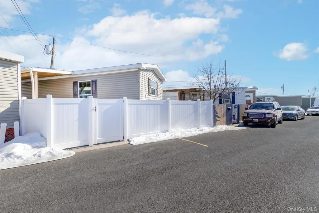 150 #4 Main Street Islip NY 11751