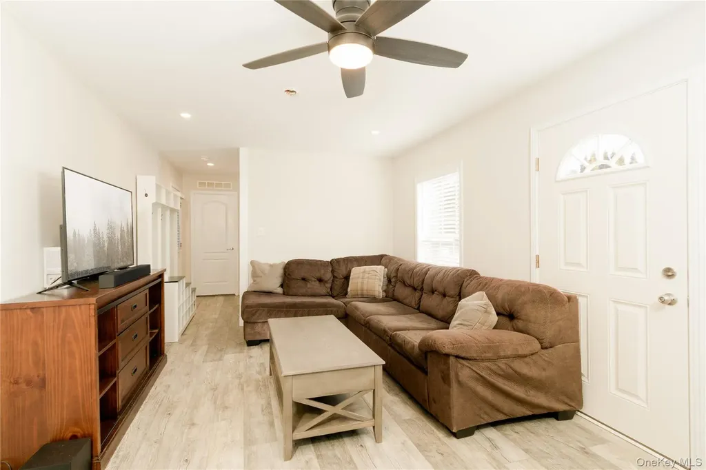 150 #4 Main Street Islip NY 11751