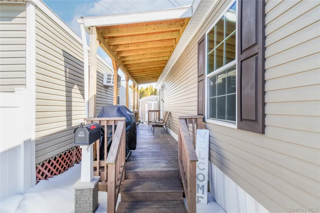 150 #4 Main Street Islip NY 11751