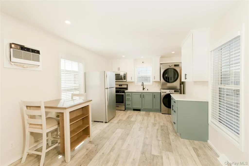 150 #4 Main Street Islip NY 11751