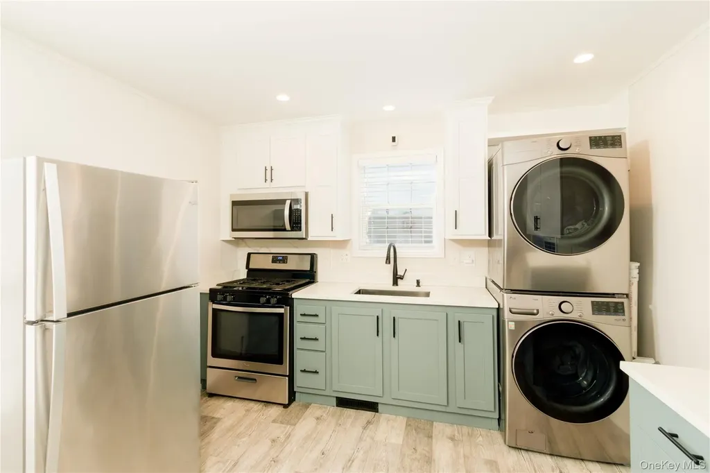 150 #4 Main Street Islip NY 11751