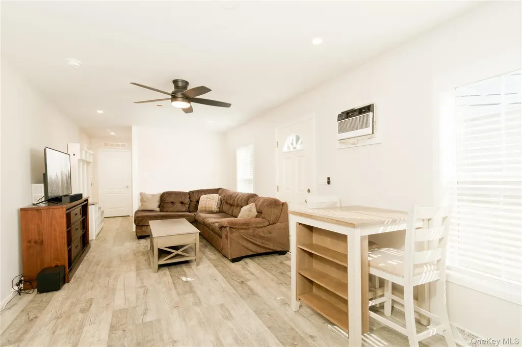 150 #4 Main Street Islip NY 11751