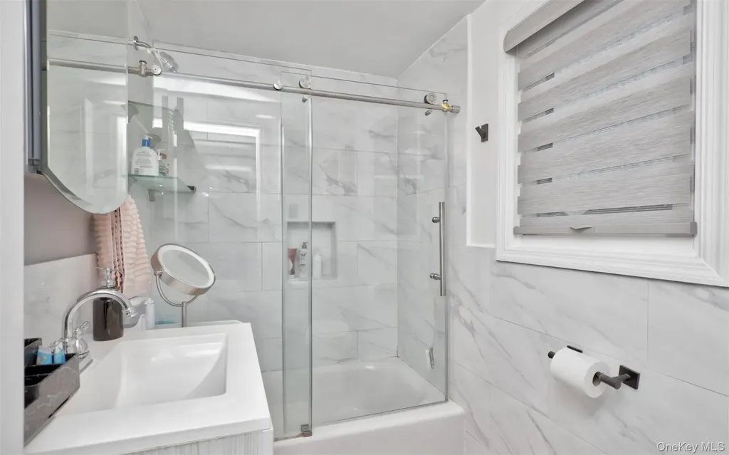 383 White Road Mineola NY 11501