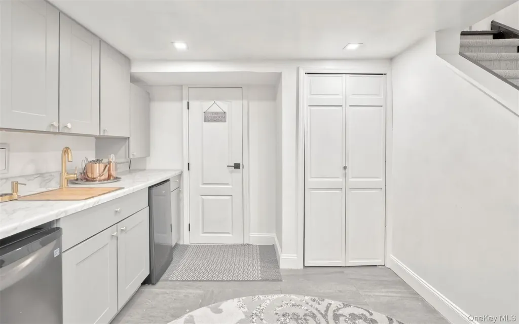383 White Road Mineola NY 11501