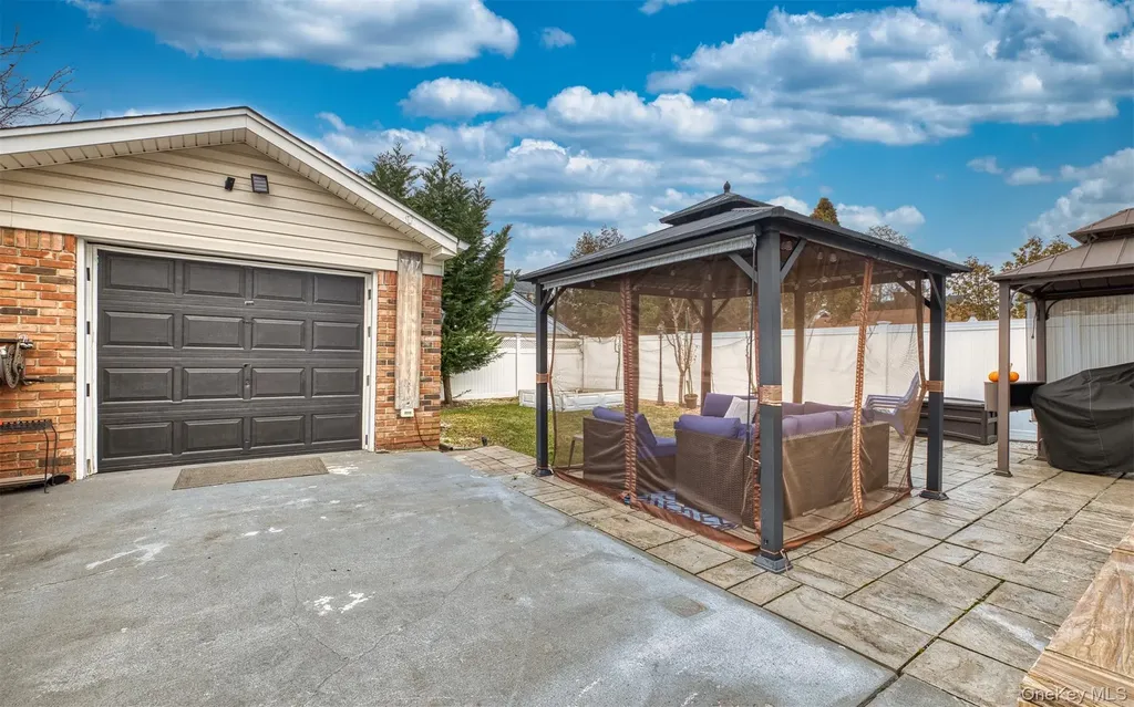 383 White Road Mineola NY 11501