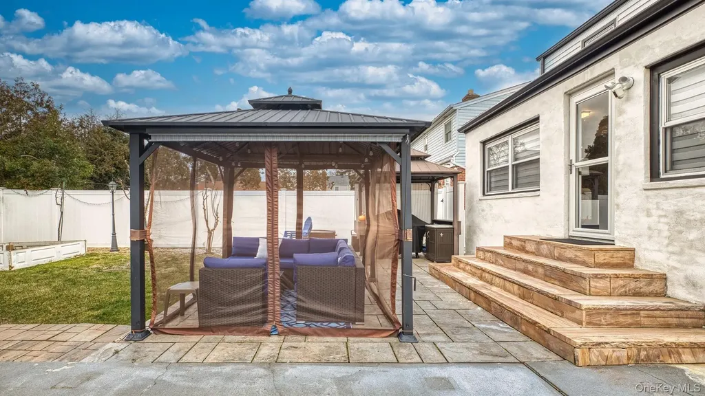 383 White Road Mineola NY 11501