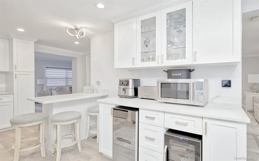383 White Road Mineola NY 11501