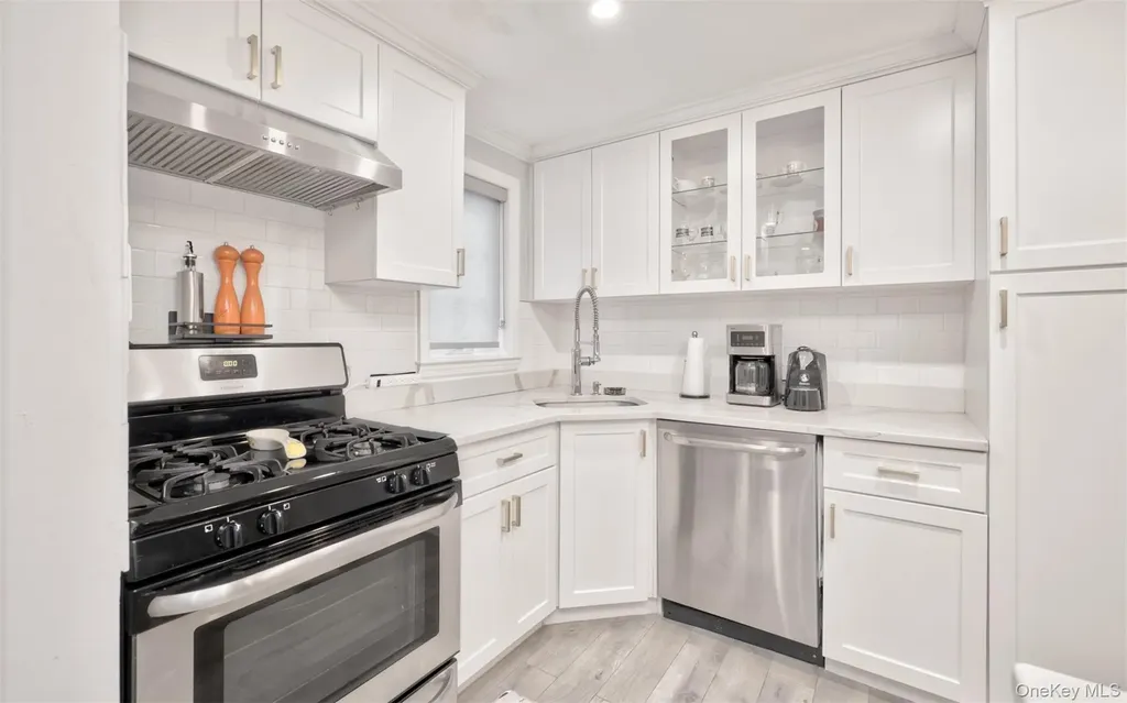 383 White Road Mineola NY 11501