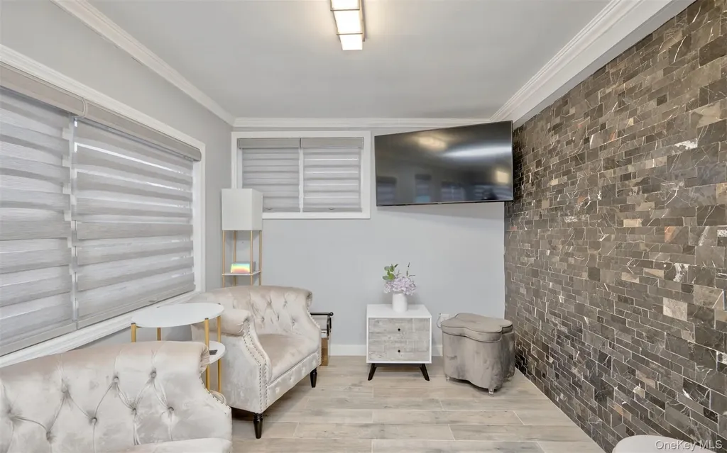 383 White Road Mineola NY 11501