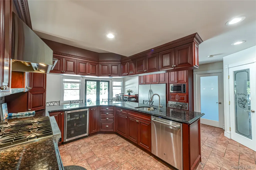 22 Redwood Drive Great River NY 11739