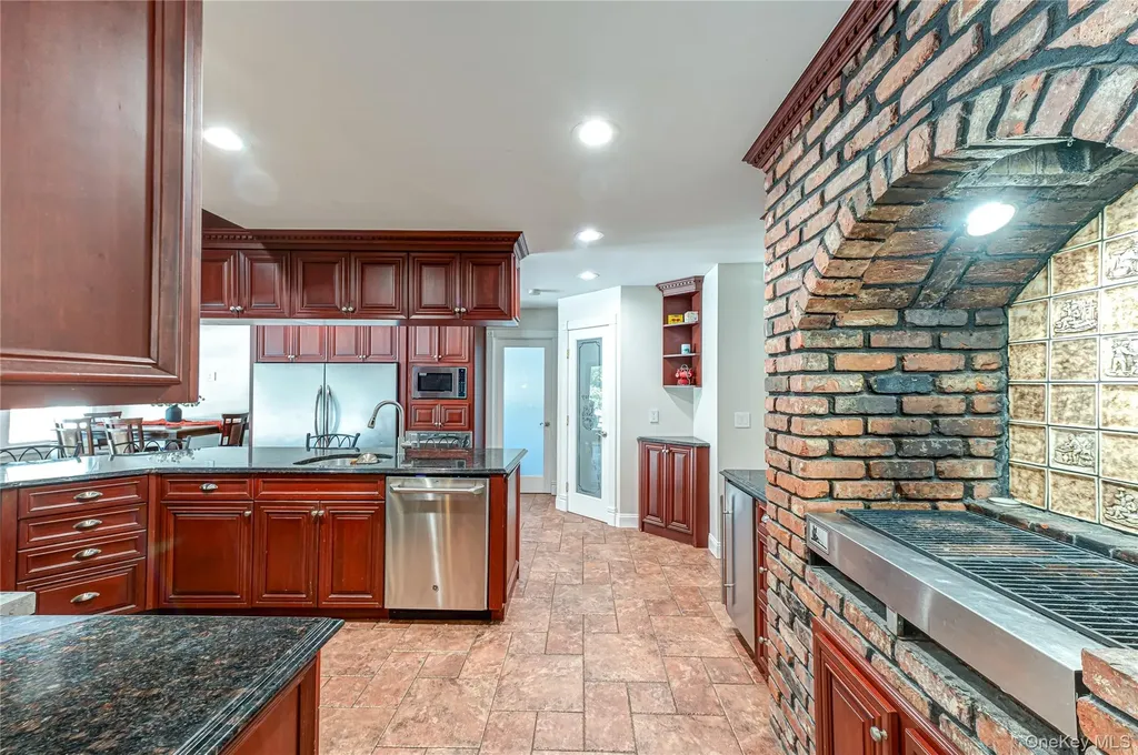 22 Redwood Drive Great River NY 11739