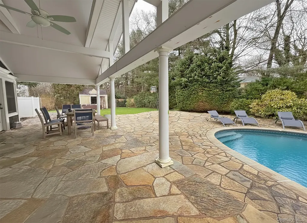 22 Redwood Drive Great River NY 11739