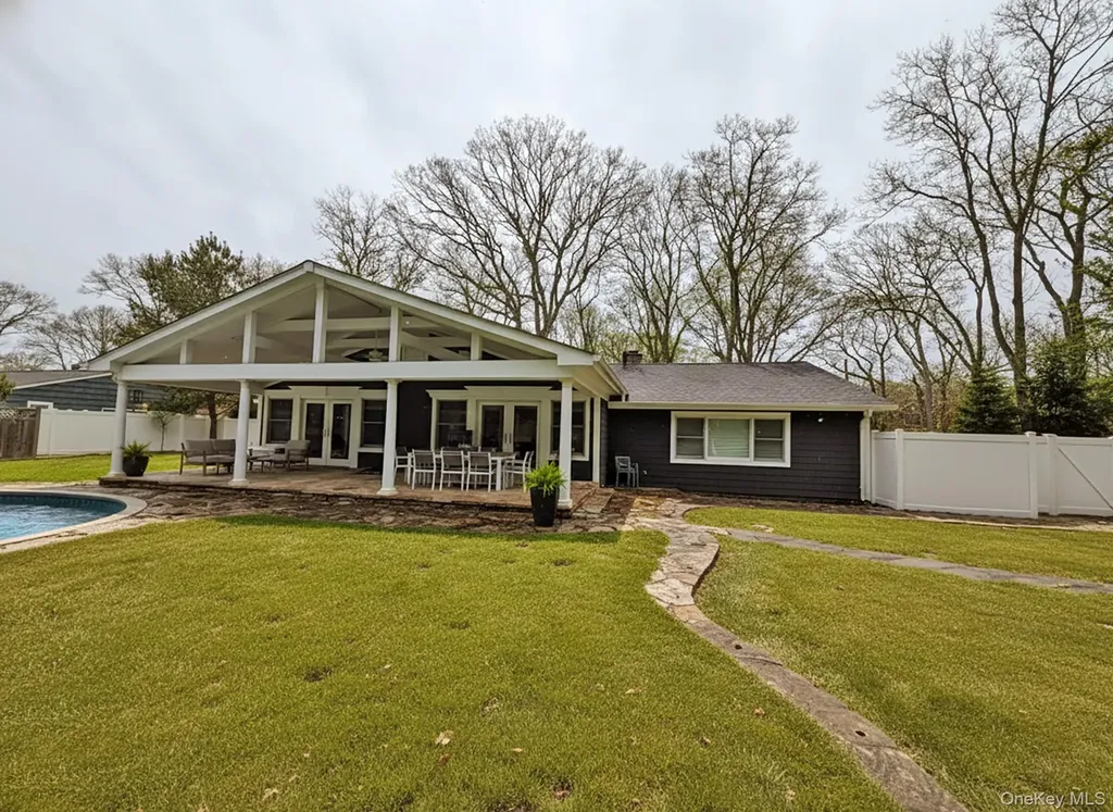 22 Redwood Drive Great River NY 11739