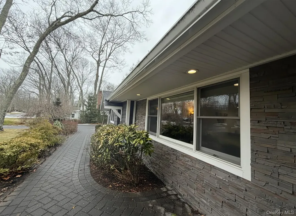 22 Redwood Drive Great River NY 11739