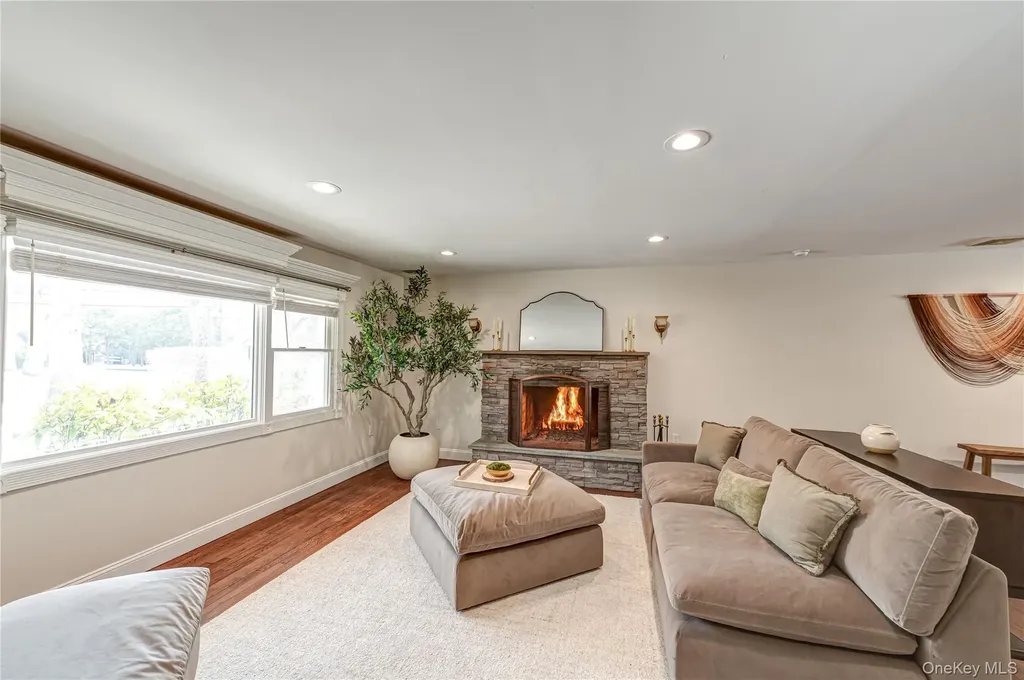 22 Redwood Drive Great River NY 11739