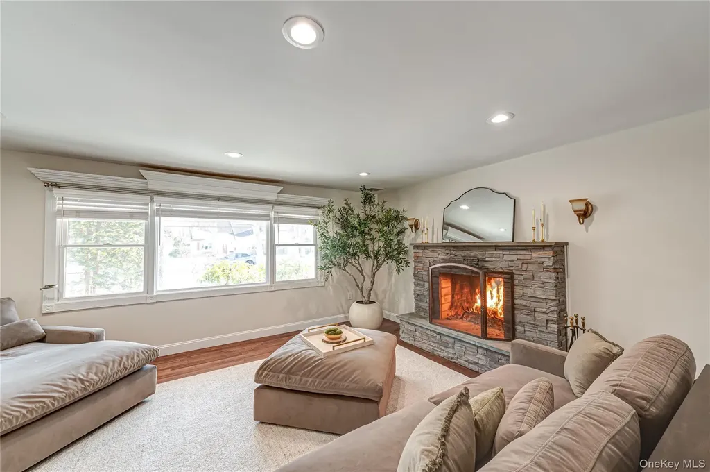 22 Redwood Drive Great River NY 11739