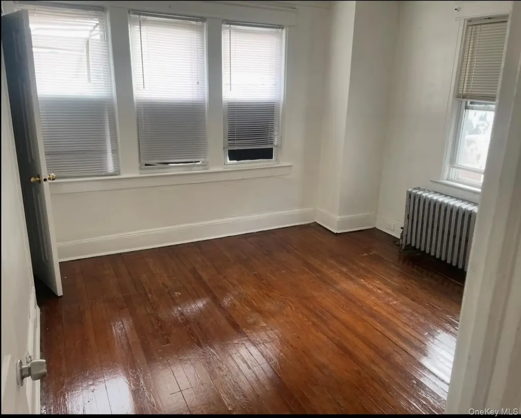 439 Thieriot Avenue Bronx NY 10473