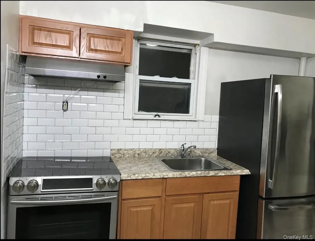 439 Thieriot Avenue Bronx NY 10473