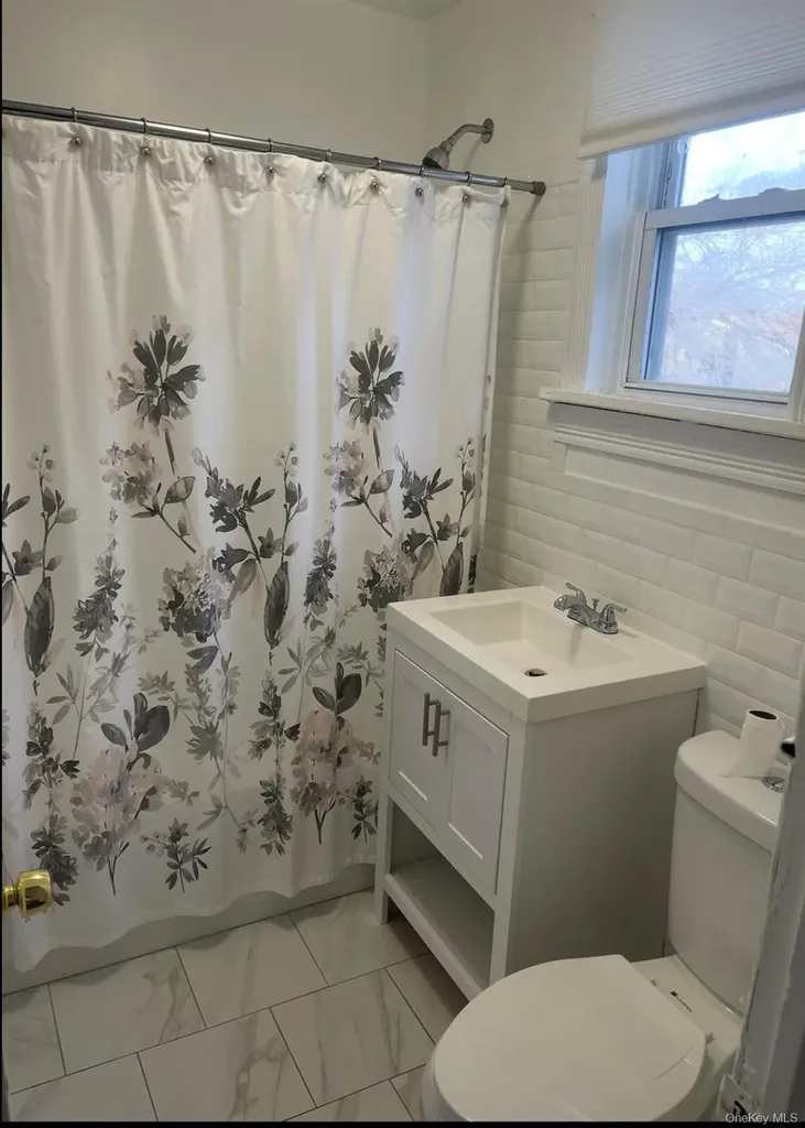 439 Thieriot Avenue Bronx NY 10473