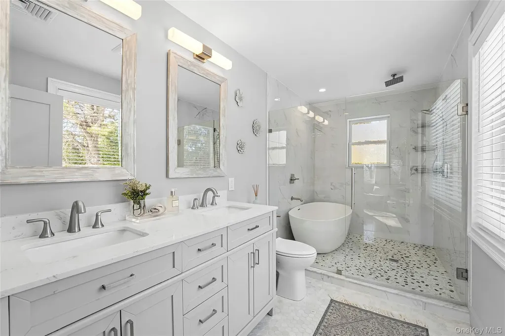 11 Huckleberry Lane E Hampton Bays NY 11946