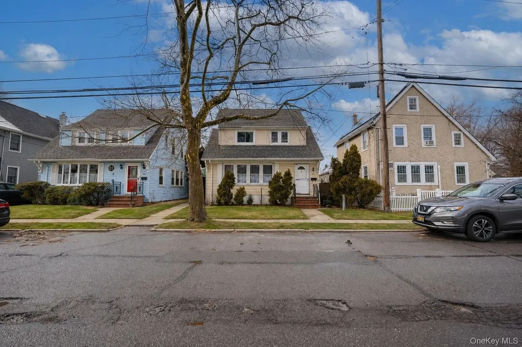 52 Park Avenue Williston Park NY 11596