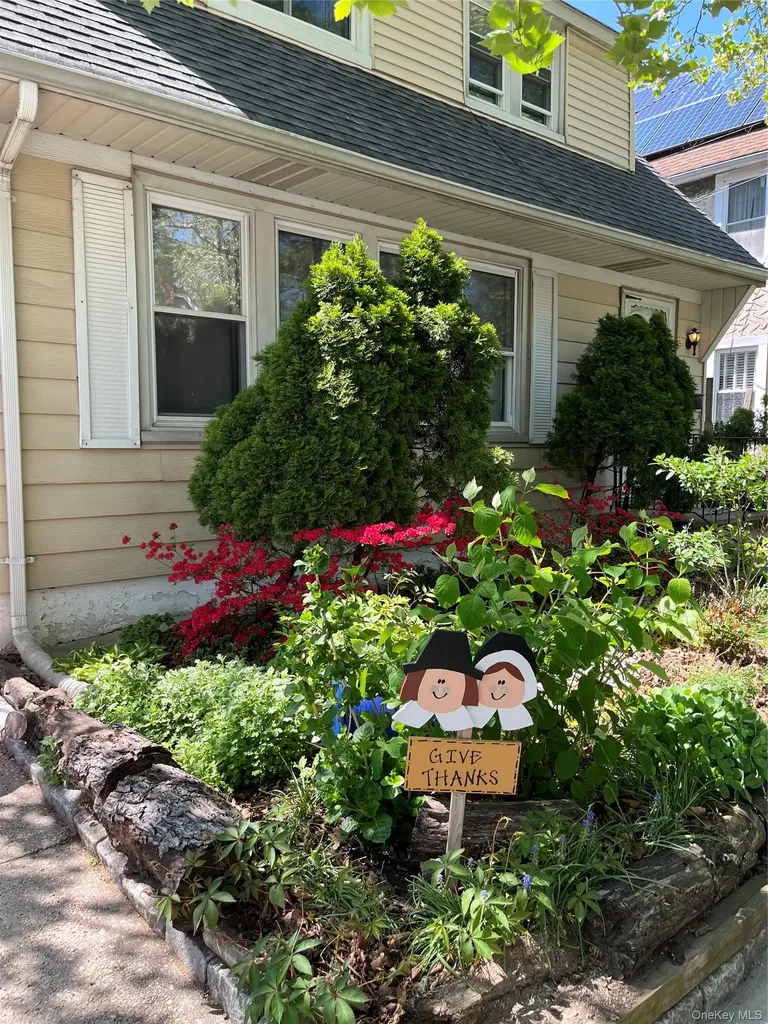 52 Park Avenue Williston Park NY 11596