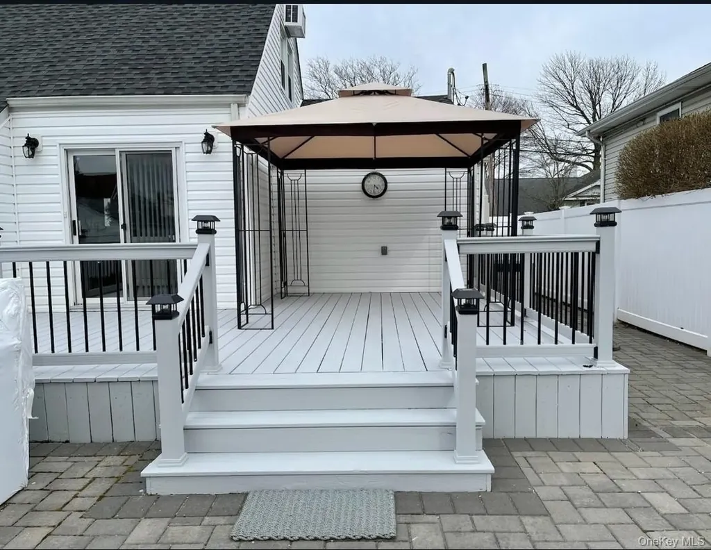 3354 2nd Street Oceanside NY 11572