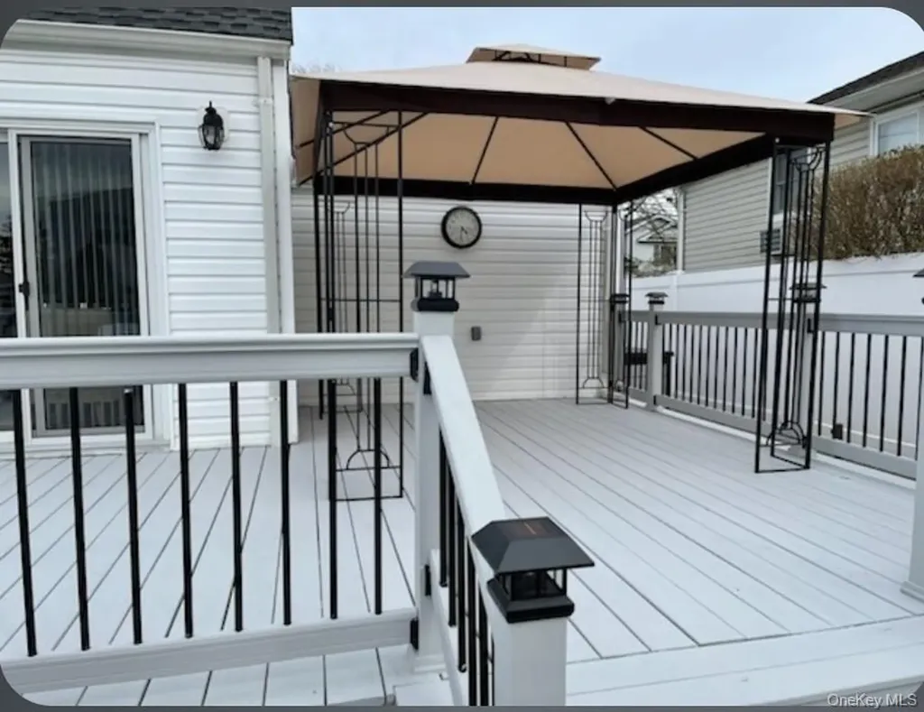 3354 2nd Street Oceanside NY 11572