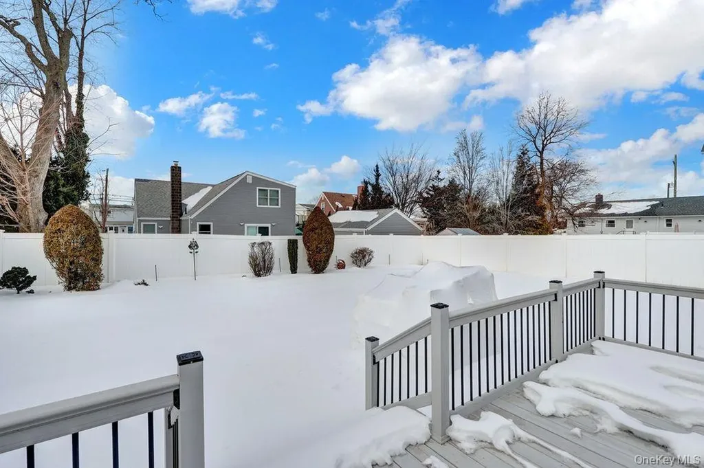 3354 2nd Street Oceanside NY 11572
