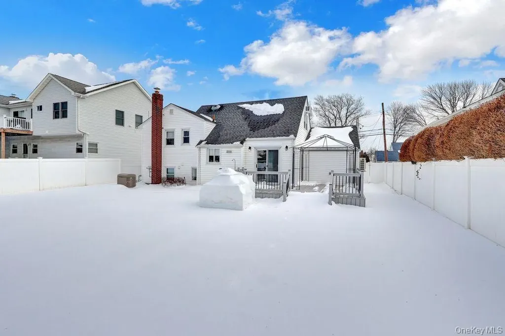 3354 2nd Street Oceanside NY 11572