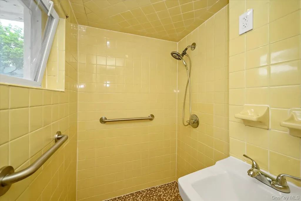 5428 65th Place Maspeth NY 11378