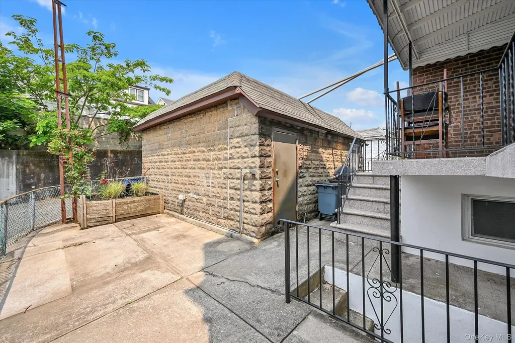 5428 65th Place Maspeth NY 11378
