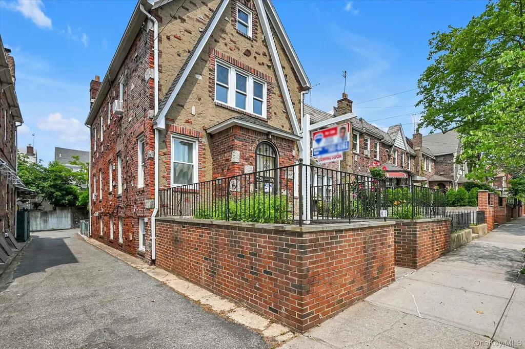 5428 65th Place Maspeth NY 11378