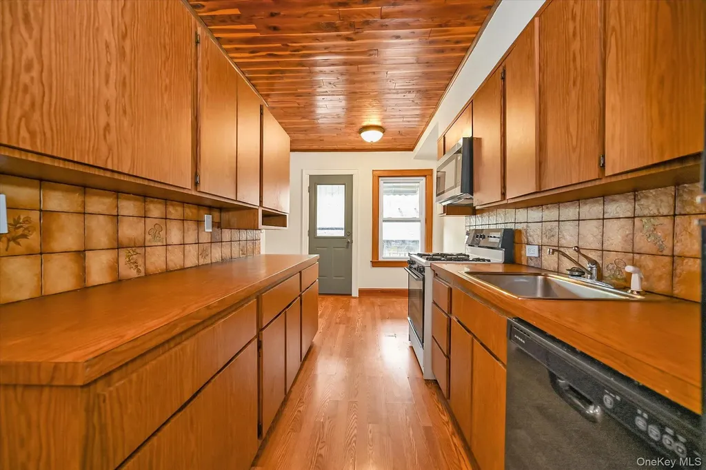 5428 65th Place Maspeth NY 11378